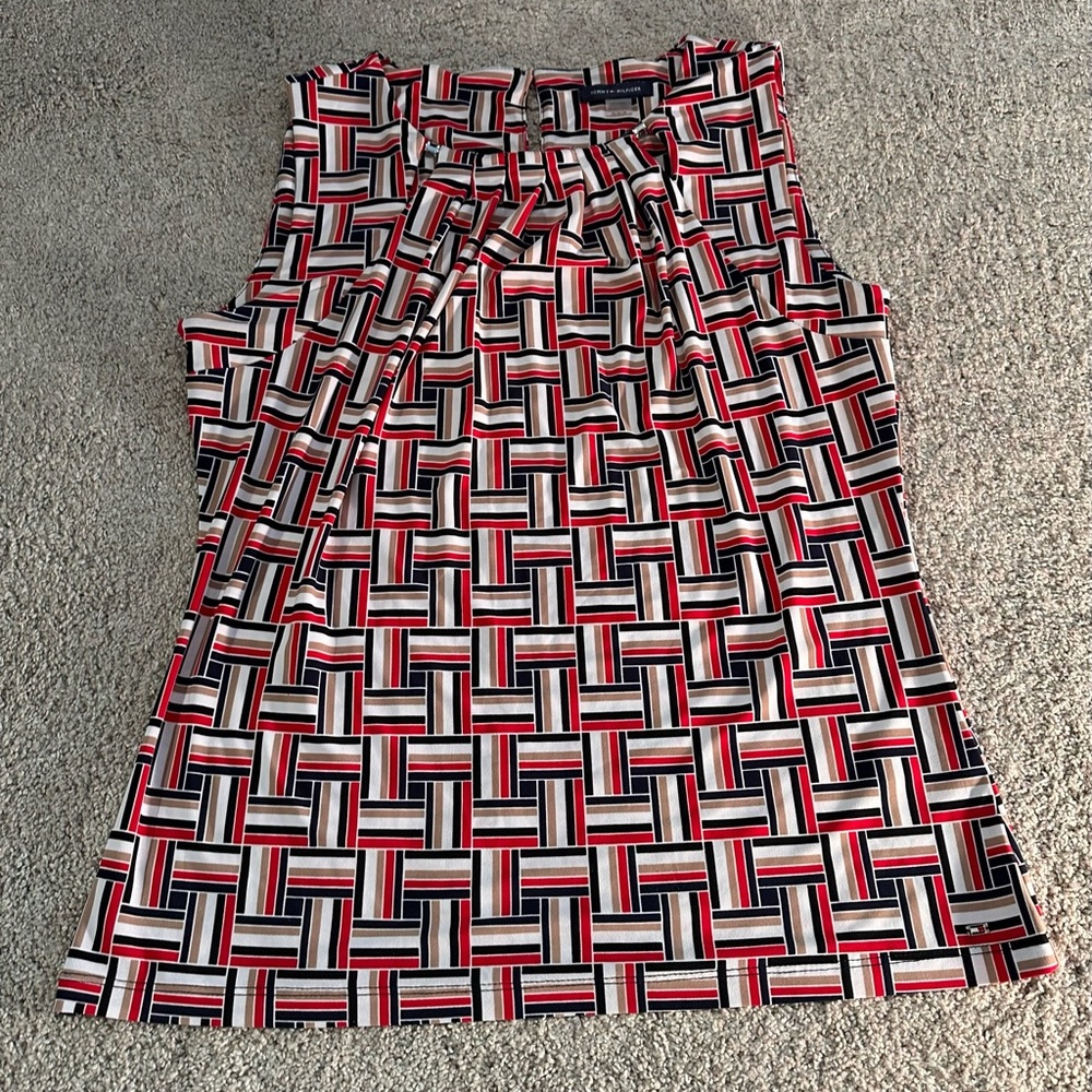 Tommy Hilfiger Sleeveless Pleated Blouse. Size M